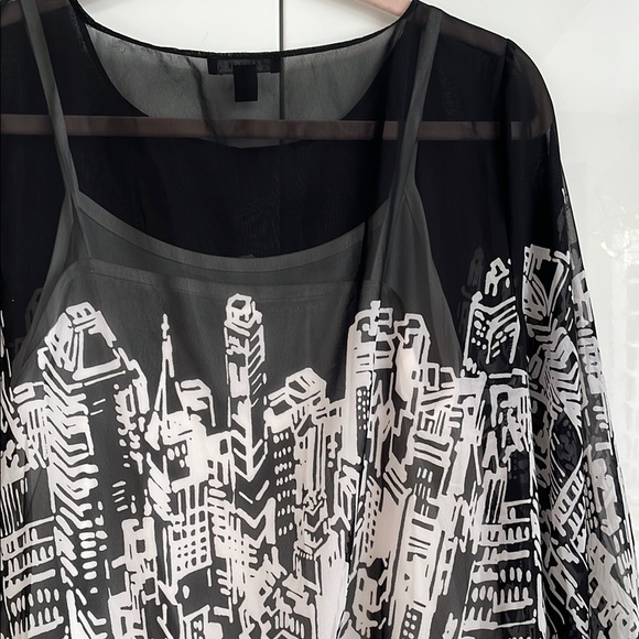 ALFANI NWOT Sheer Black and White City Graphic Flowy Blouse and Tank, Size M - Picture 8 of 11